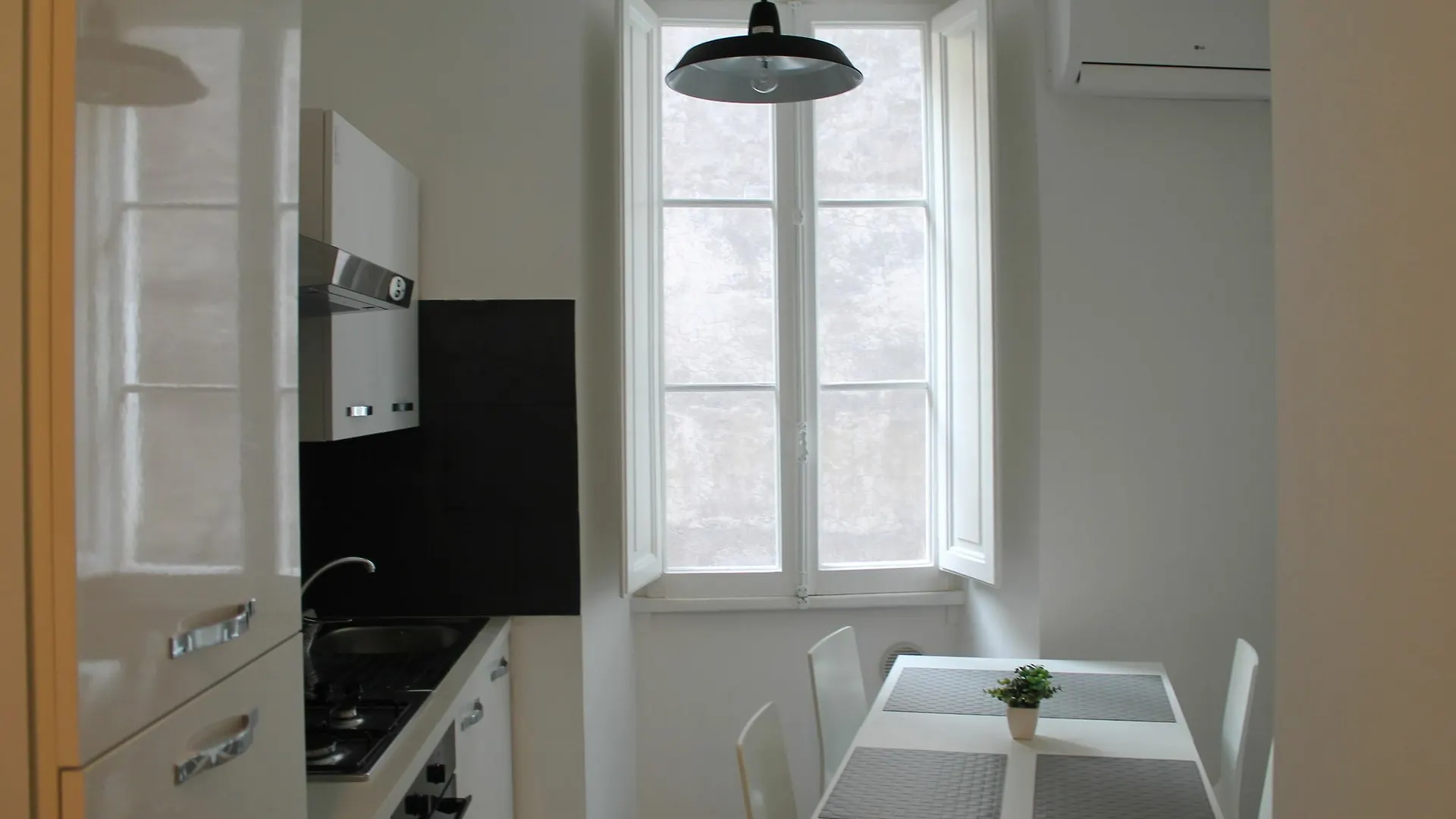 B&B Girovagando 3*, Рим